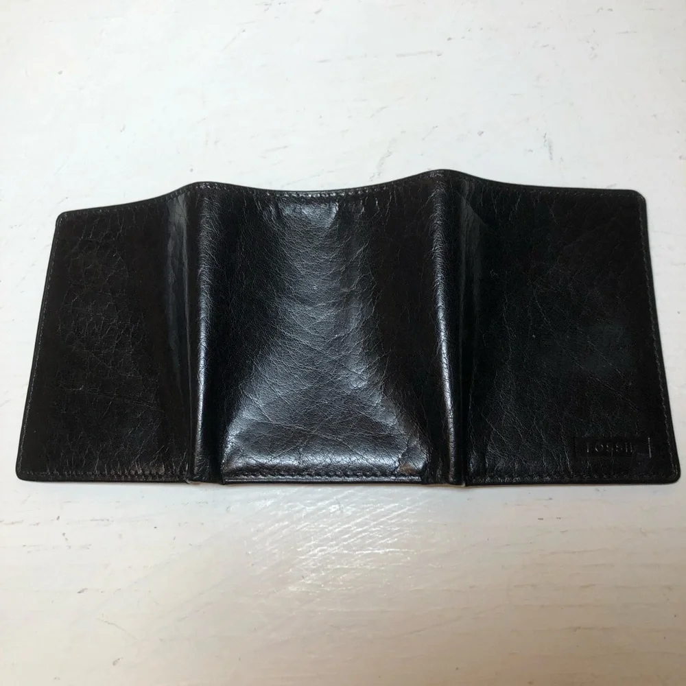 Fossil Black Tri-Fold Leather Wallet for Men, like new, pet/smoke free home